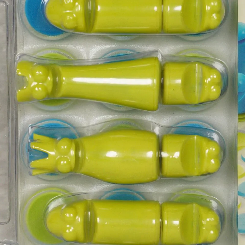 Umbra Playmate Chess Set Blue and Lime Rubber Game Pieces Buro fur Form Monster